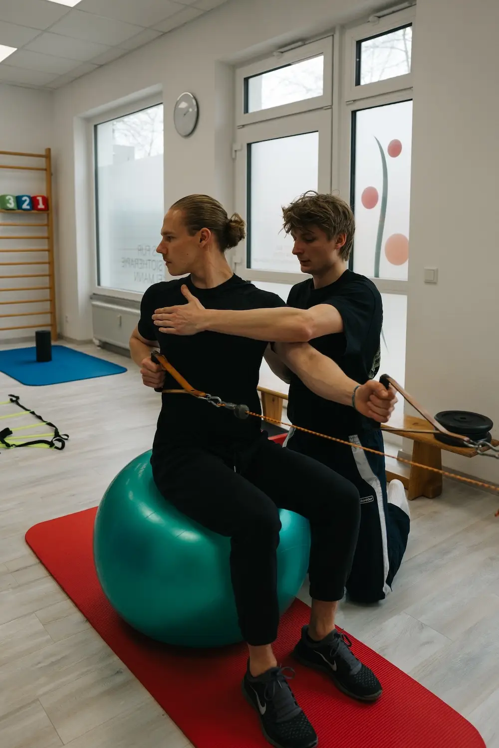 Stabilisationstraining auf dem Gymnastikball