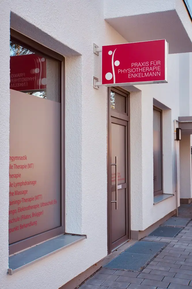 Eingang der neuen Praxis in der Maximilian-Kolbe-Allee 12